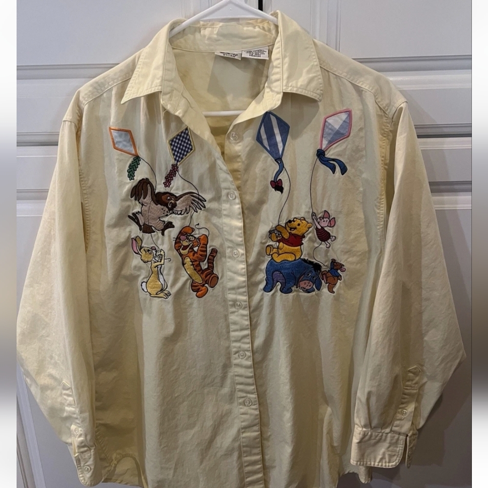 Vintage Disney Store 90s womens with embroidered Winnie the Pooh,Tigger, Piglet